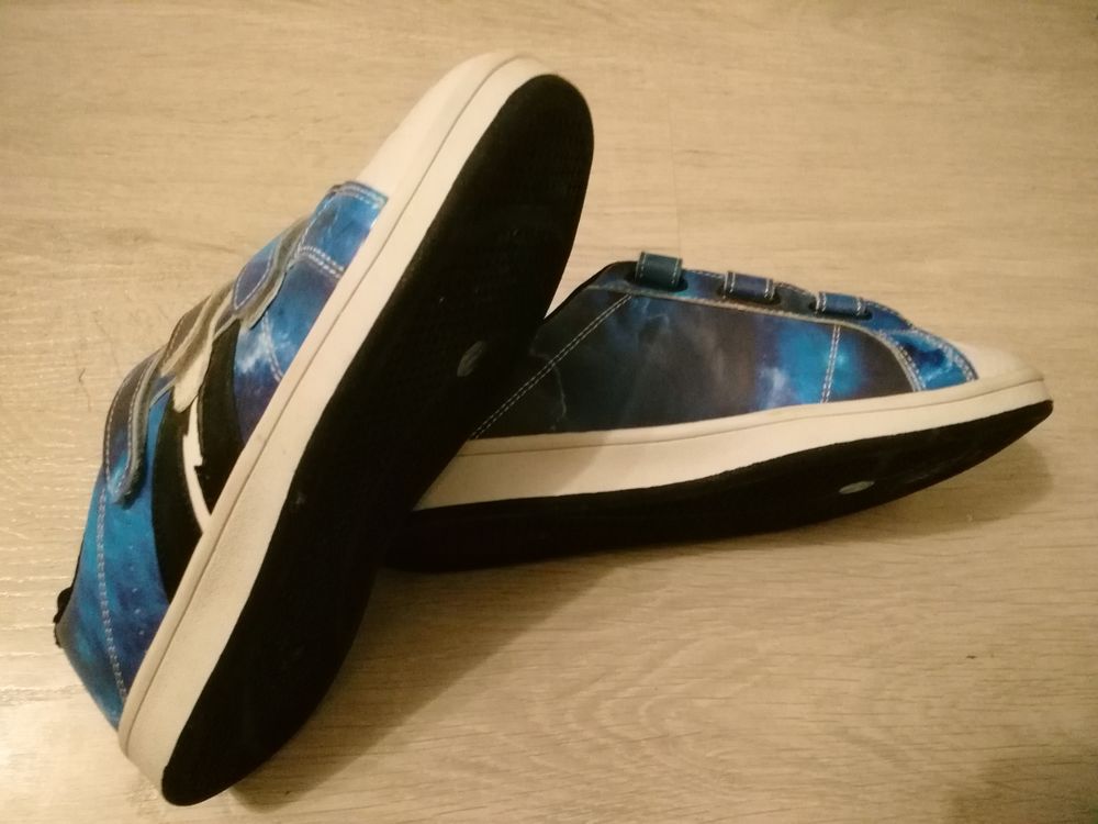 Chaussures en cuir bleue pour enfant T 39 Neuves
Chaussures