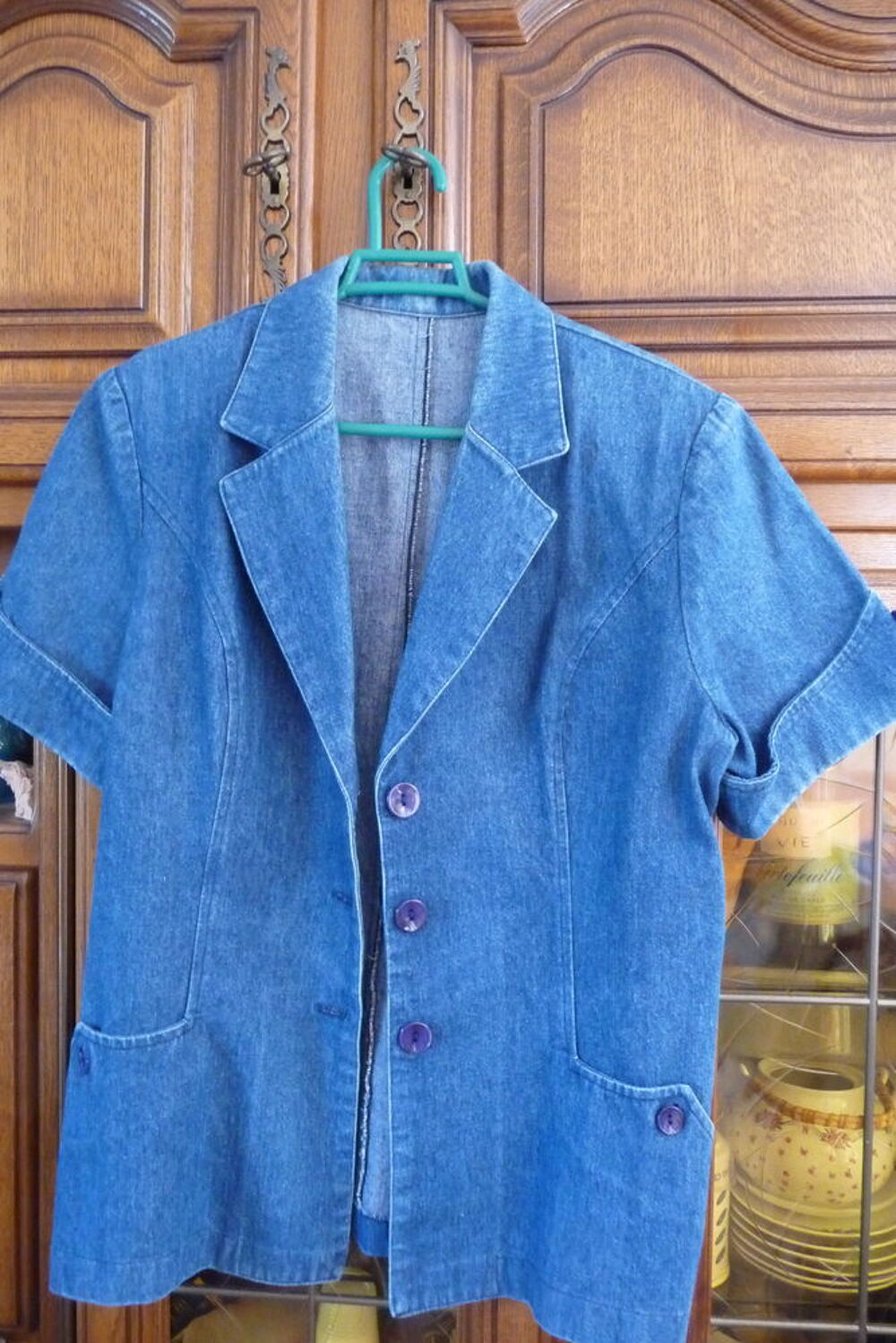 TAILLEUR EN JEANS TEMME T 42/44 VESTE ET JUPE
Vêtements