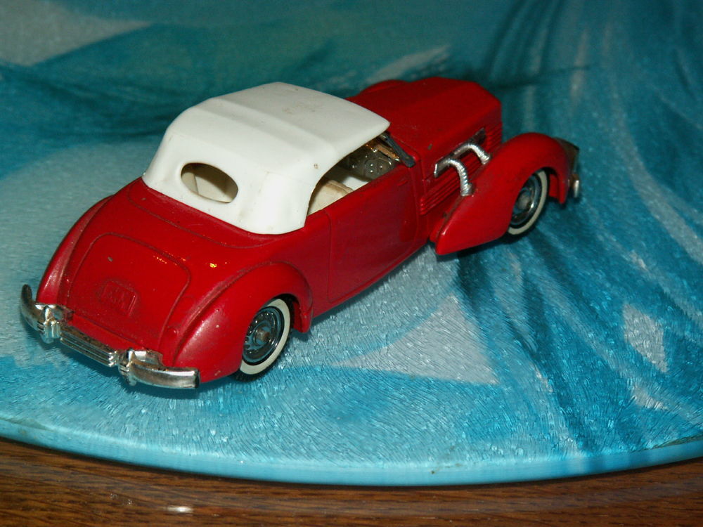 Belle miniature Cord model 812 en m&eacute;tal
Jeux / jouets