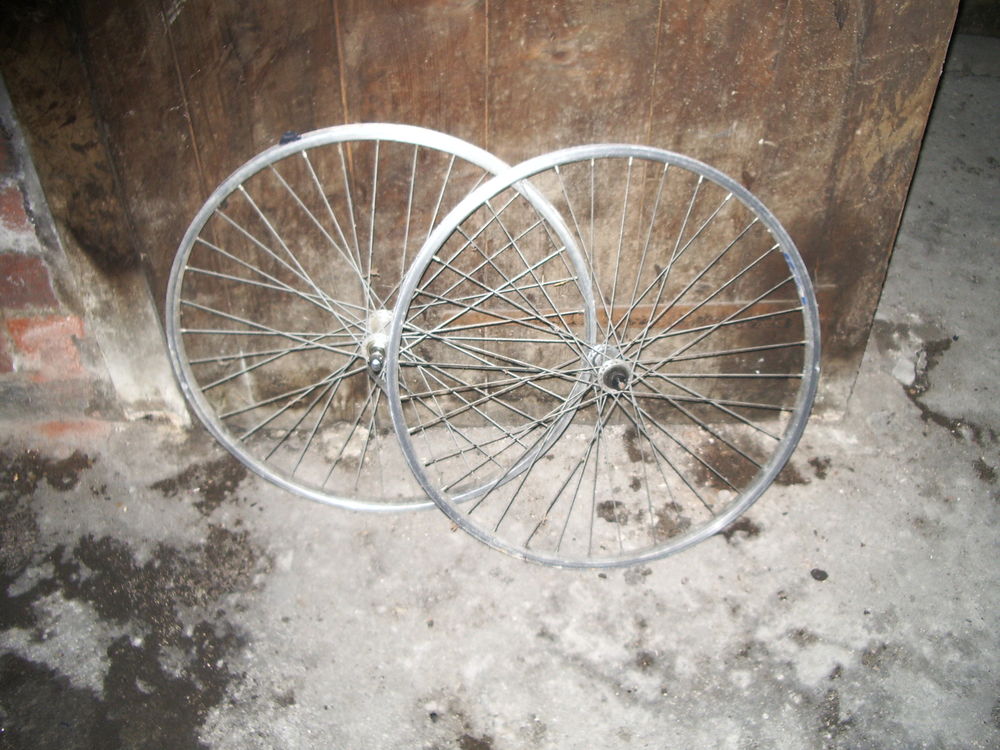 Roues v&eacute;lo bon &eacute;tat Vélos