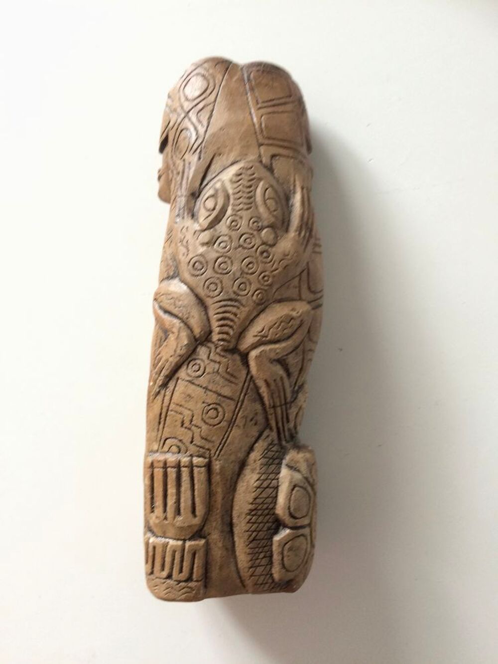 STATUETTE SCULPT&Eacute;E TYPE TOTEM 
Décoration