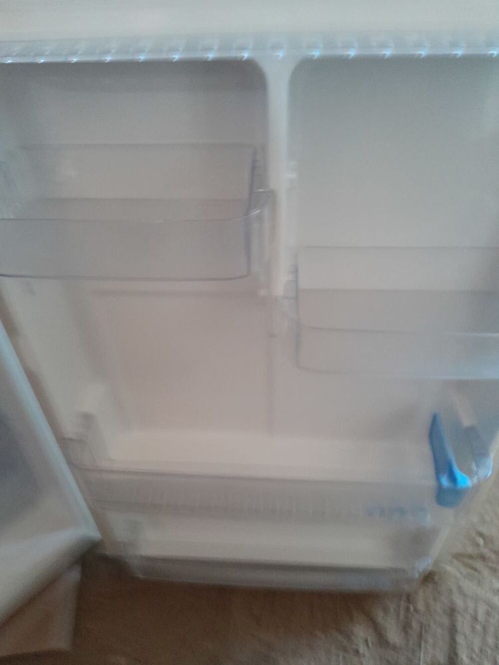 R&eacute;frig&eacute;rateur cong&eacute;lateur 284 litres Electroménager