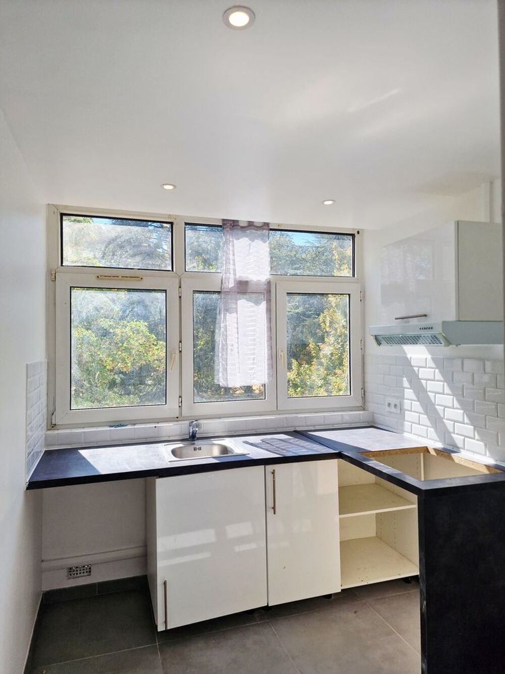 Vente Appartement EXCLUSIVITÉ – ÉVRY-COURCOURONNES – T4 DE 83 M² RÉNOVÉ – LOGGIA FERMÉE DE 13 M² – CAVE – 4E ÉTAGE AVEC ASCENSEUR Évry