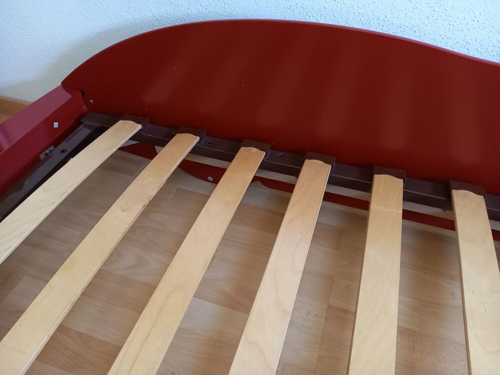Lit voiture + sommier + matelas + armoire Mobilier enfants