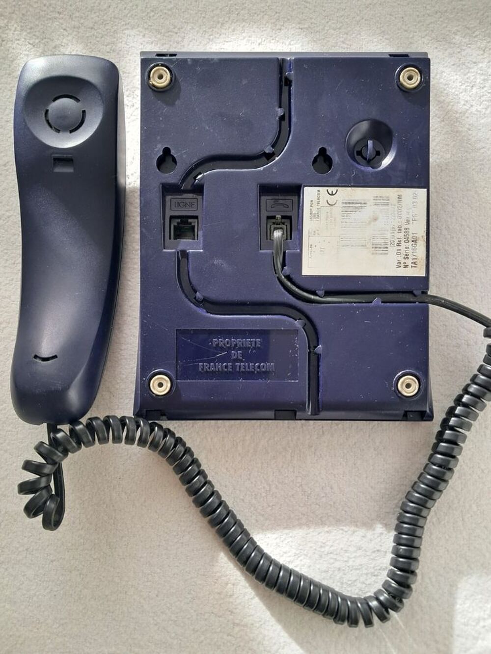 T&eacute;l&eacute;phone filaire fixe vintage Amarys 220. Téléphones et tablettes
