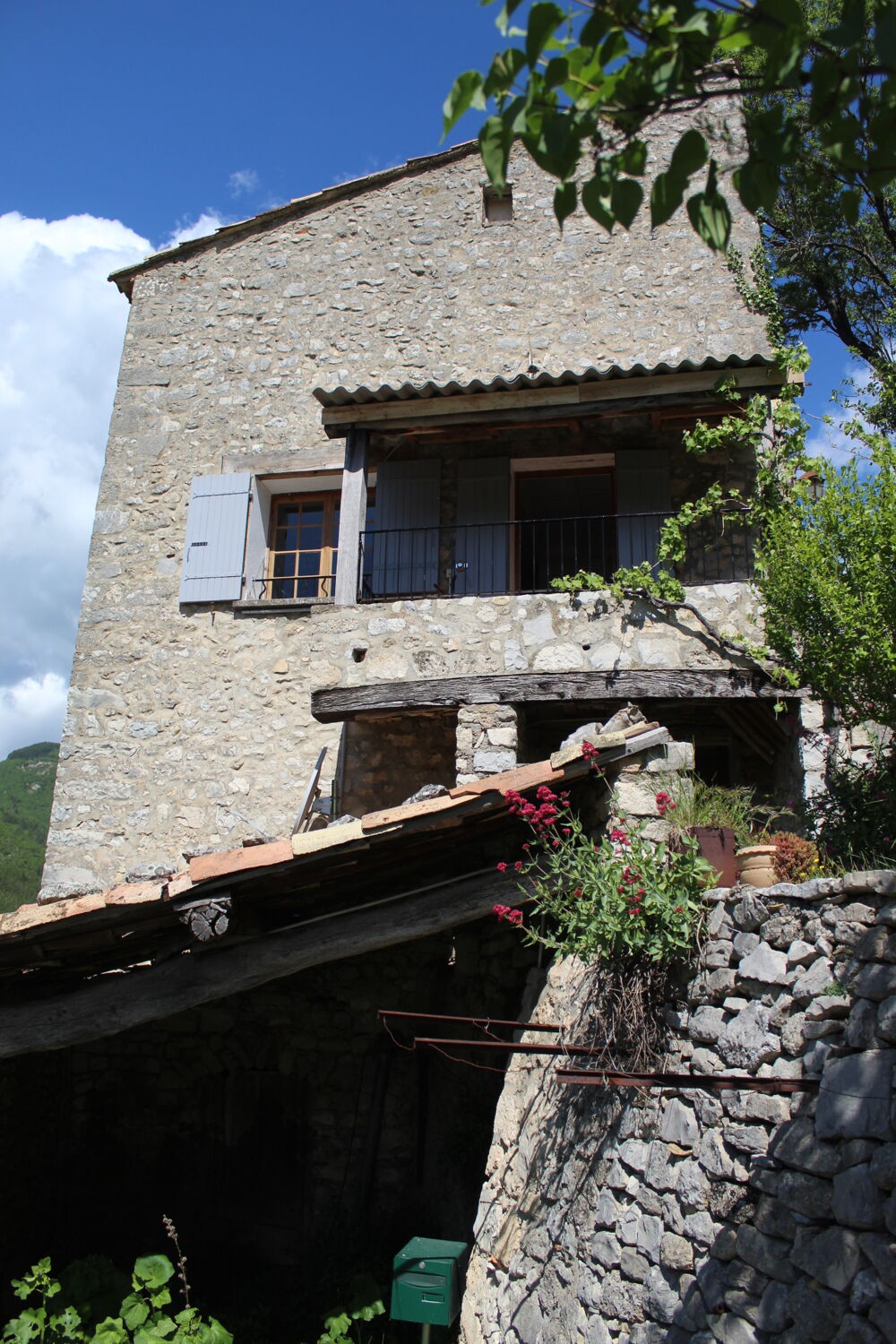   saisonnire Drme Provenale Rhne-Alpes, Montbrun-les-Bains (26570)