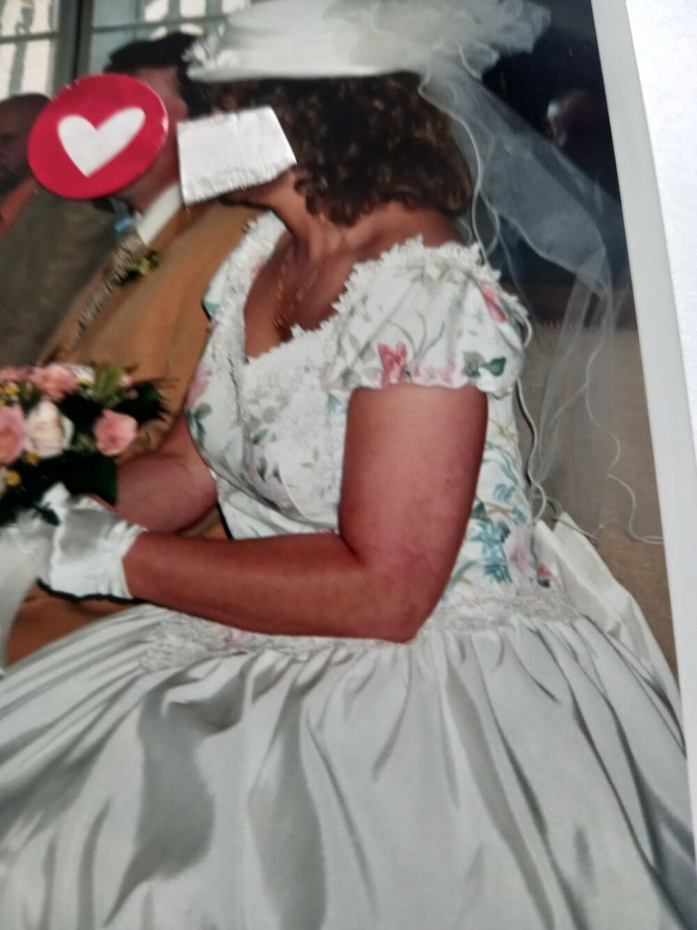 Robe de mari&eacute;e taille 42-46
Tr&egrave;s belle qualite Vêtements