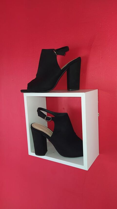 CHAUSSURE � TALON 8 Tourette-du-Ch�teau (06)