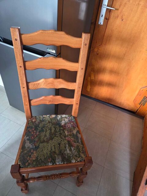 table �  manger avec chaises 80 Orl�ans (45)