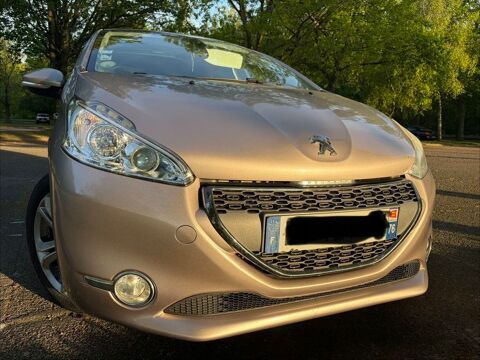 Peugeot 208 1.6 HDi 90 FAP Allure &euro;" Toit 