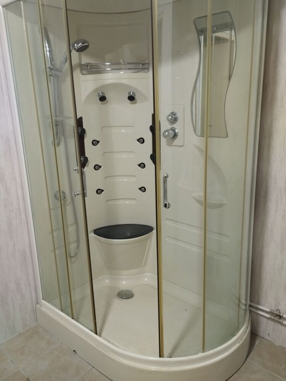   appartement indépendant dans maison et parking Provence-Alpes-Côte d'Azur, Saint-Laurent-du-Cros (05500)