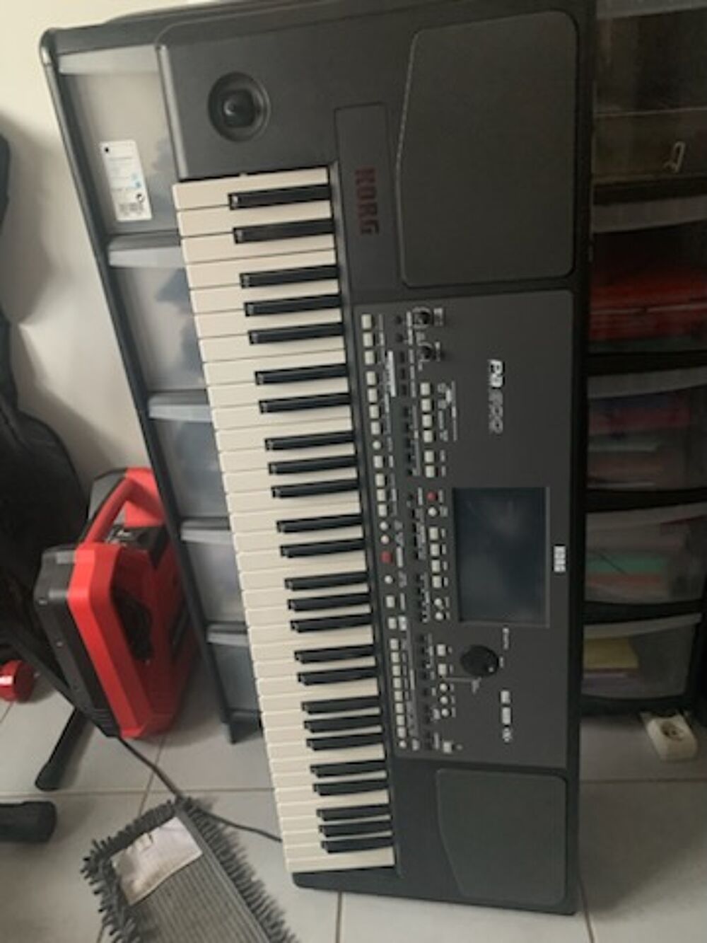 synth&eacute;tiseur KORG Pa 600 avec housse et tr&egrave;pied Instruments de musique