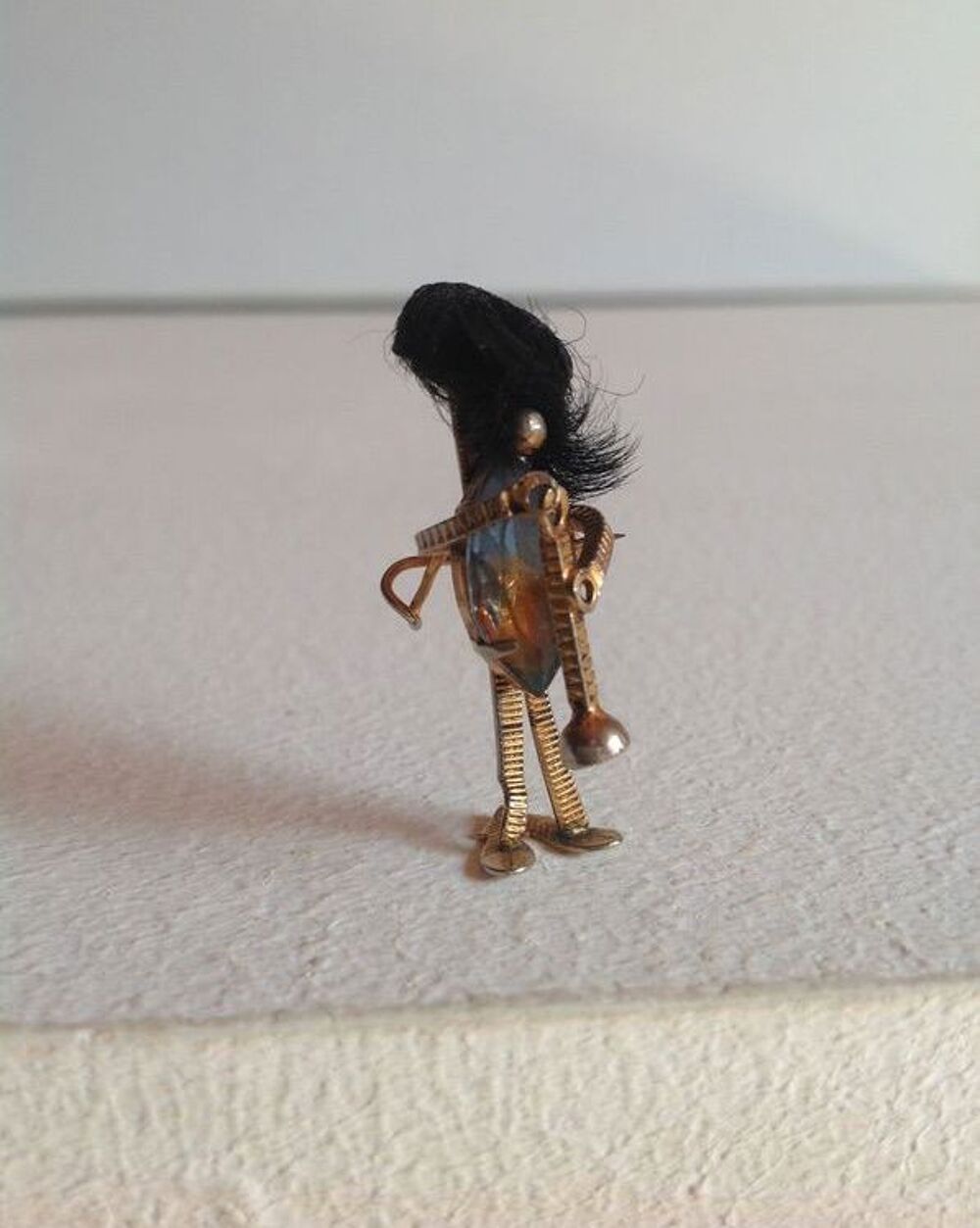 BROCHE INSTRUMENTISTE HAUTEUR 3,5cm Envoi Possible
Bijoux et montres