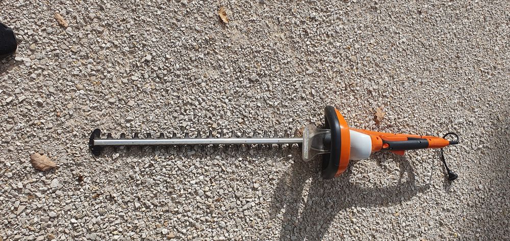 Taille haie &eacute;lectrique Stihl HSE71 Jardin