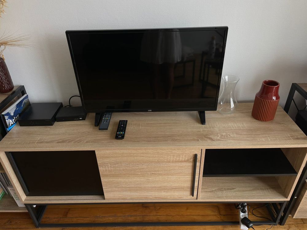 Meuble TV bois - 150 cm - bon &eacute;tat - 75 €
Meubles