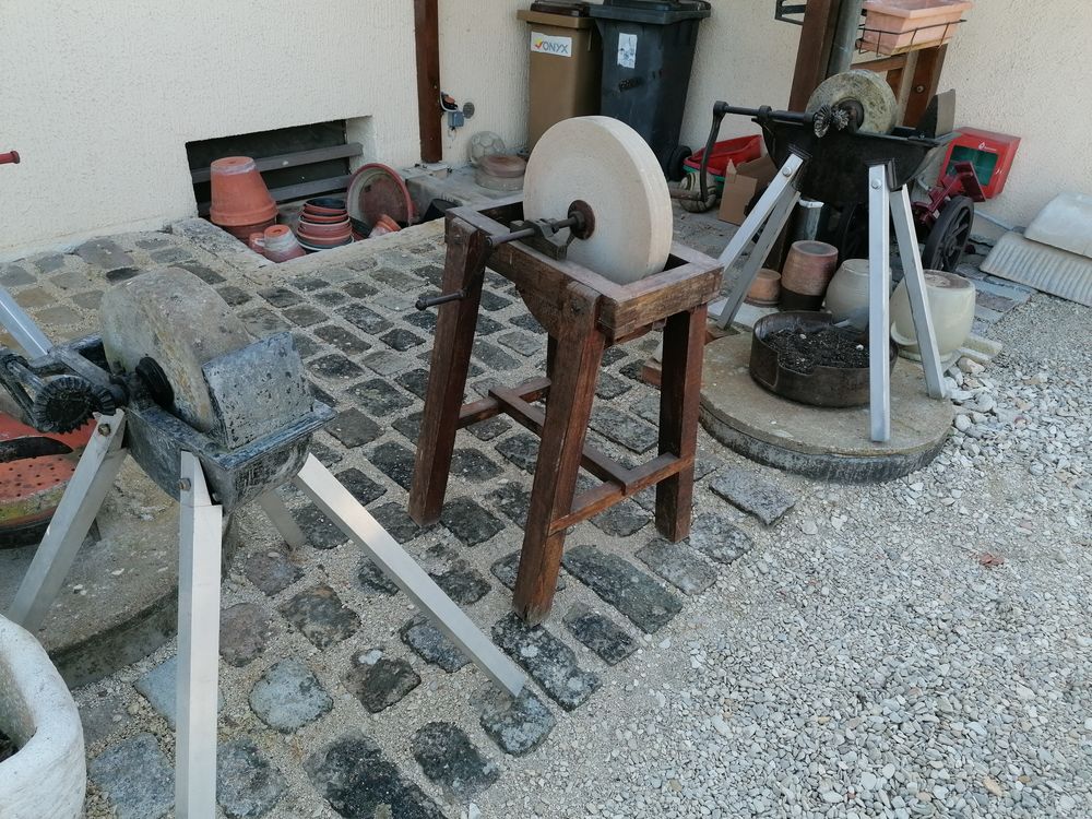 3 meules &agrave; eau anciennes Bricolage