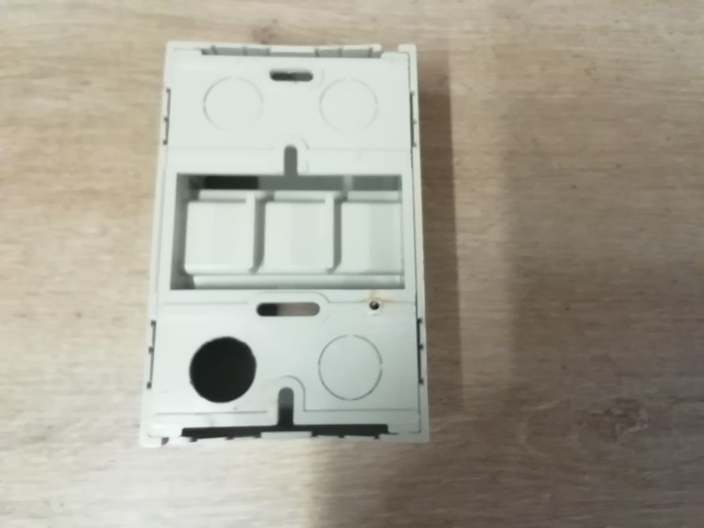  ancien coffret modulaire Legrand 4 modules. Bricolage