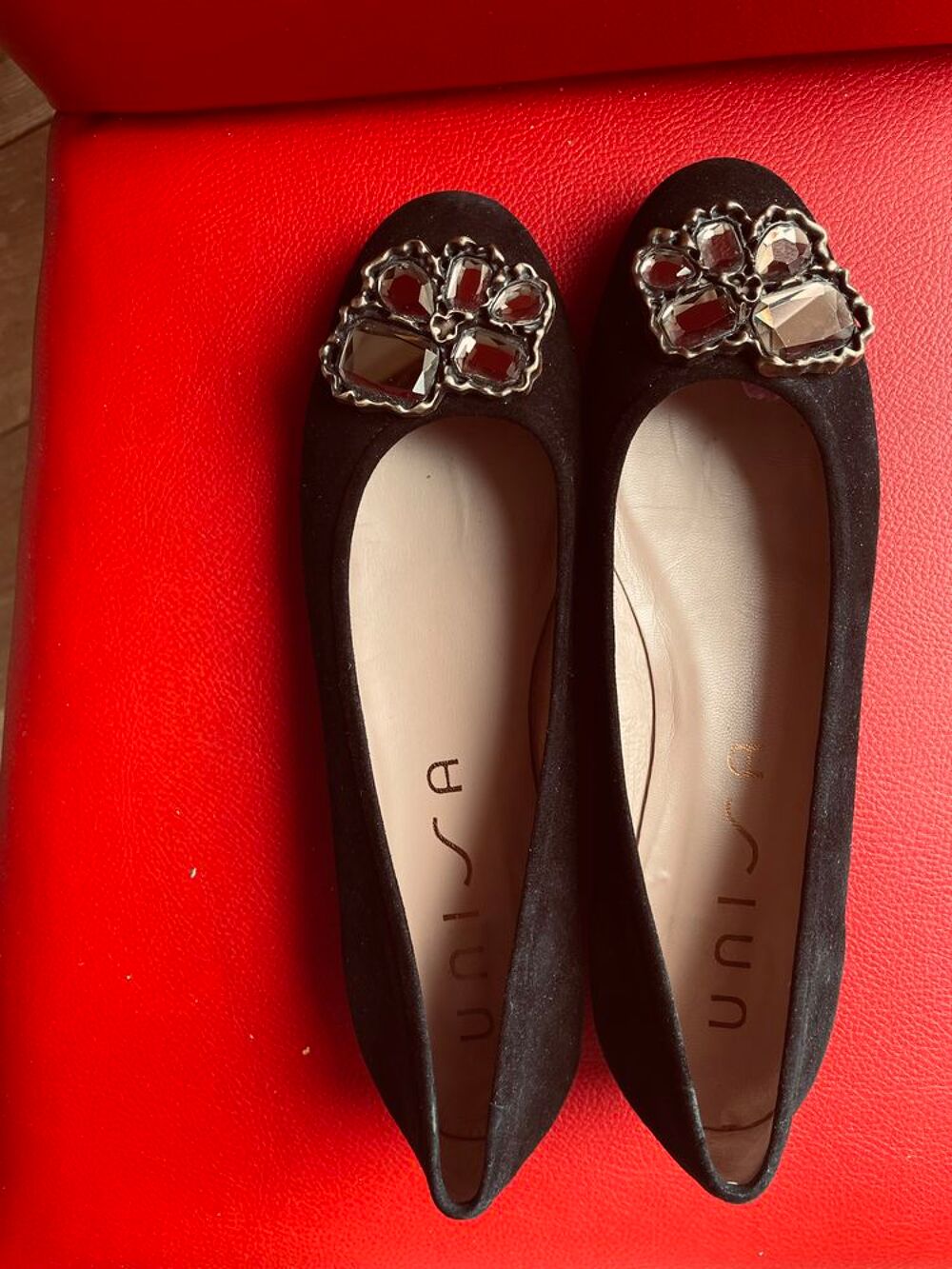 JE VENDE UN LOT DE 5 PAIRES DE CHAUSSURES UNIQUEMENT PARIS 
Chaussures