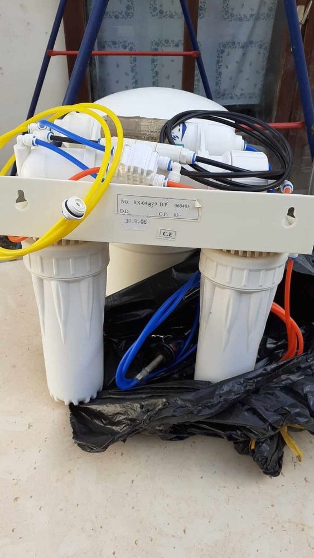 adoucisseur d'eau avec sa bombonne Bricolage