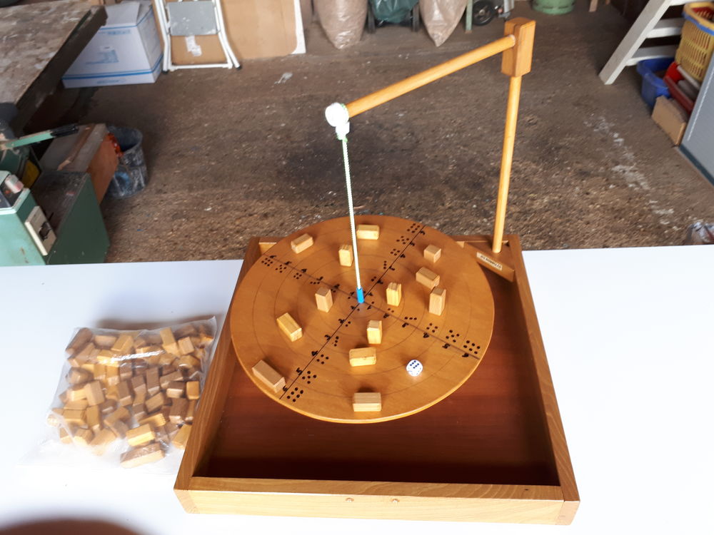 jeux en bois d'estaminet vernis
Jeux / jouets