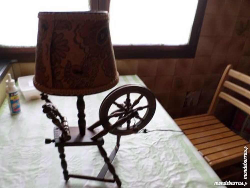 Lampe de table de chevet avec rouet Décoration