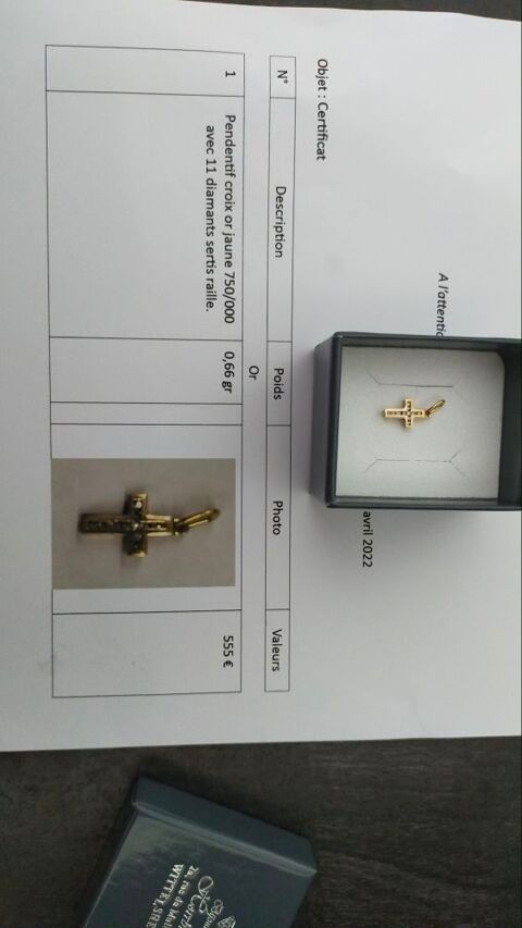 Très belle petite croix or 750 et diamants. 415 Bollwiller (68)