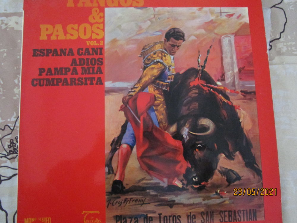 lot de 3 disques vinyles de tangos et pasos :
CD et vinyles