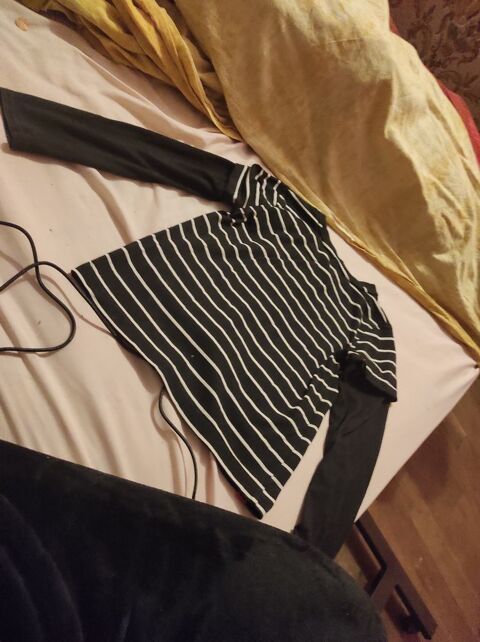 5€ shit short manches longues taille 6ans 5 Accolay (89)
