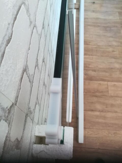 Paroi douche; 06.15.37.32.52.
160 Valence (26)