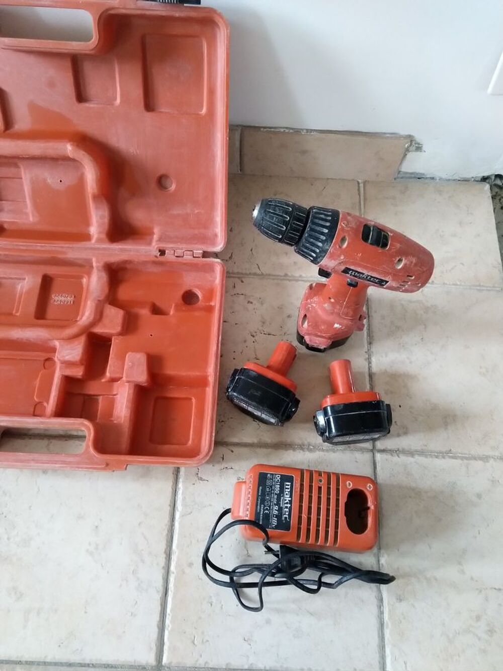 Perceuse visseuse sans fil Maktec by Makita
Bricolage