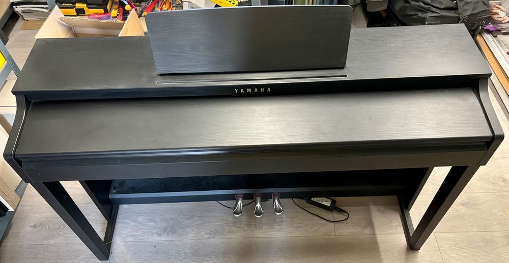 Piano num&eacute;rique Yamaha Clavinova CLP-525B Instruments de musique