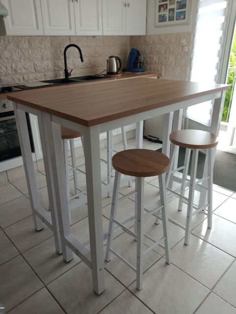 Ensemble table mange debout + tabourets 280 Nouzonville (08)