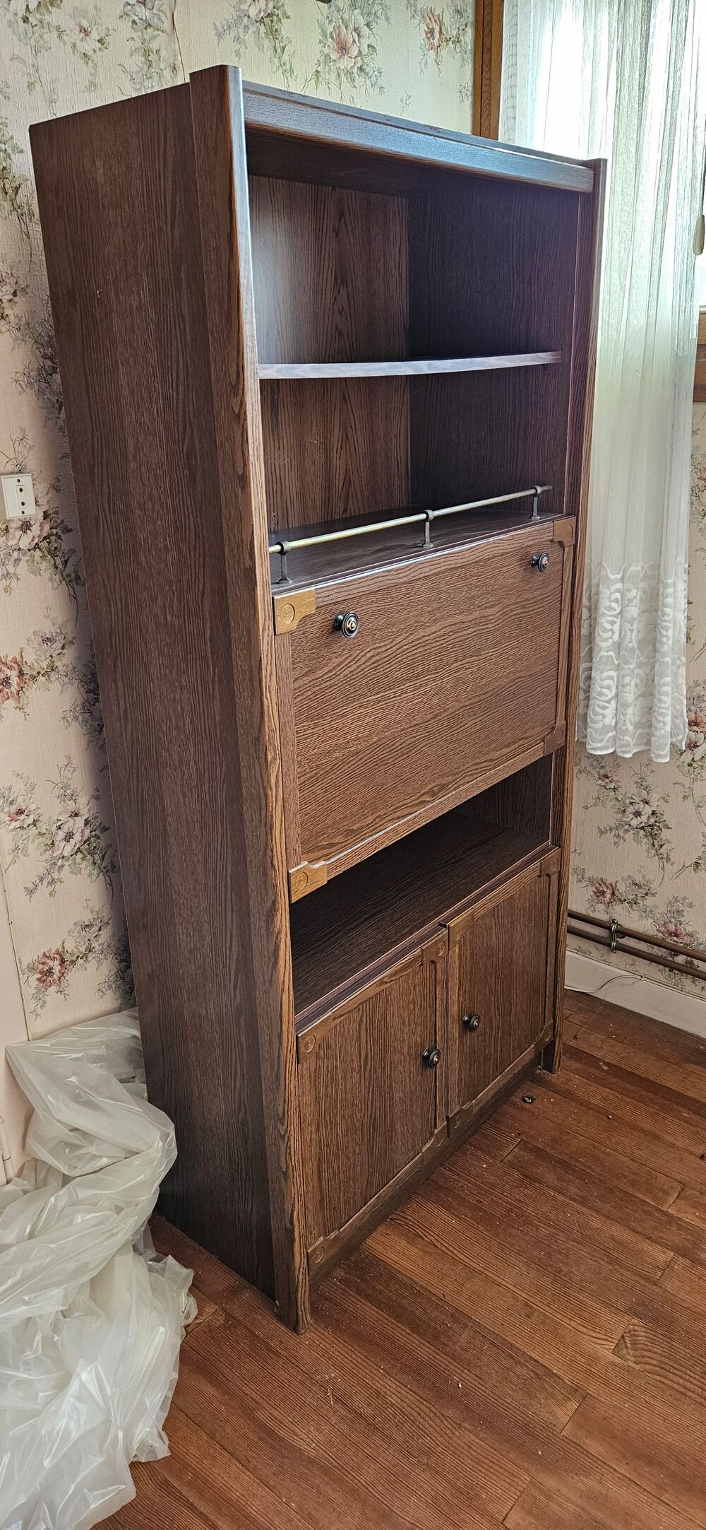 suite d&eacute;c&egrave;s un meuble-secr&eacute;taire Meubles