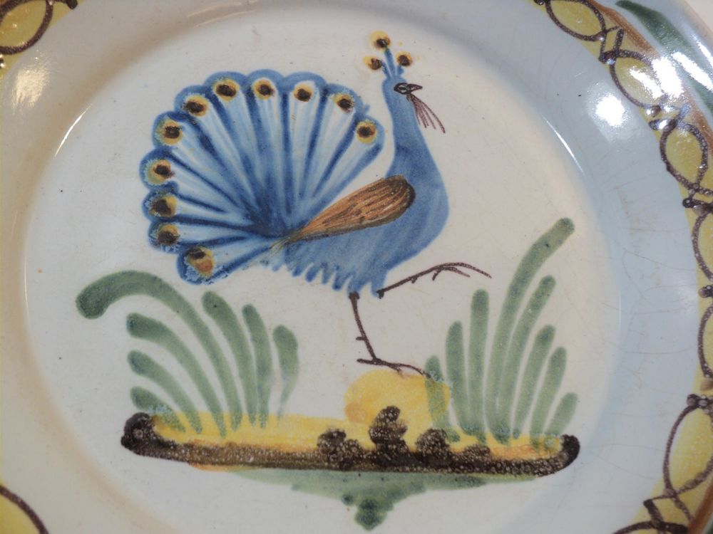 Ancienne Assiette Fa&iuml;ence de Nevers D&eacute;cor au Paon Décoration