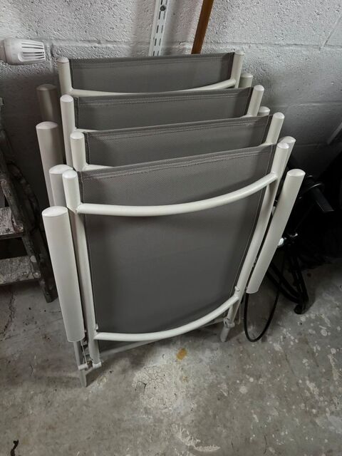 salon de jardin avec ses chaises amovibles 0 Villers-Cotter�ts (02)