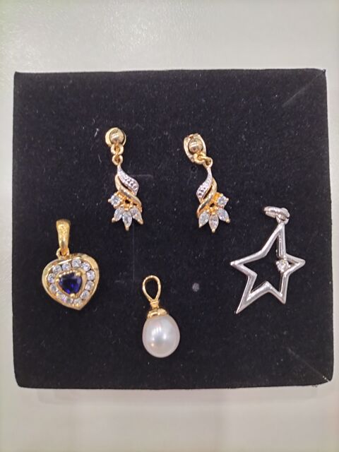 Lot de Bijoux Vari�s - Boucles d'oreilles et Pendentifs 20 Breuillet (91)