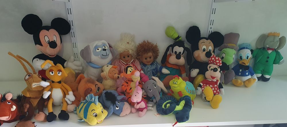 Lot de 22 peluches personnages Disney et autres Jeux / jouets
