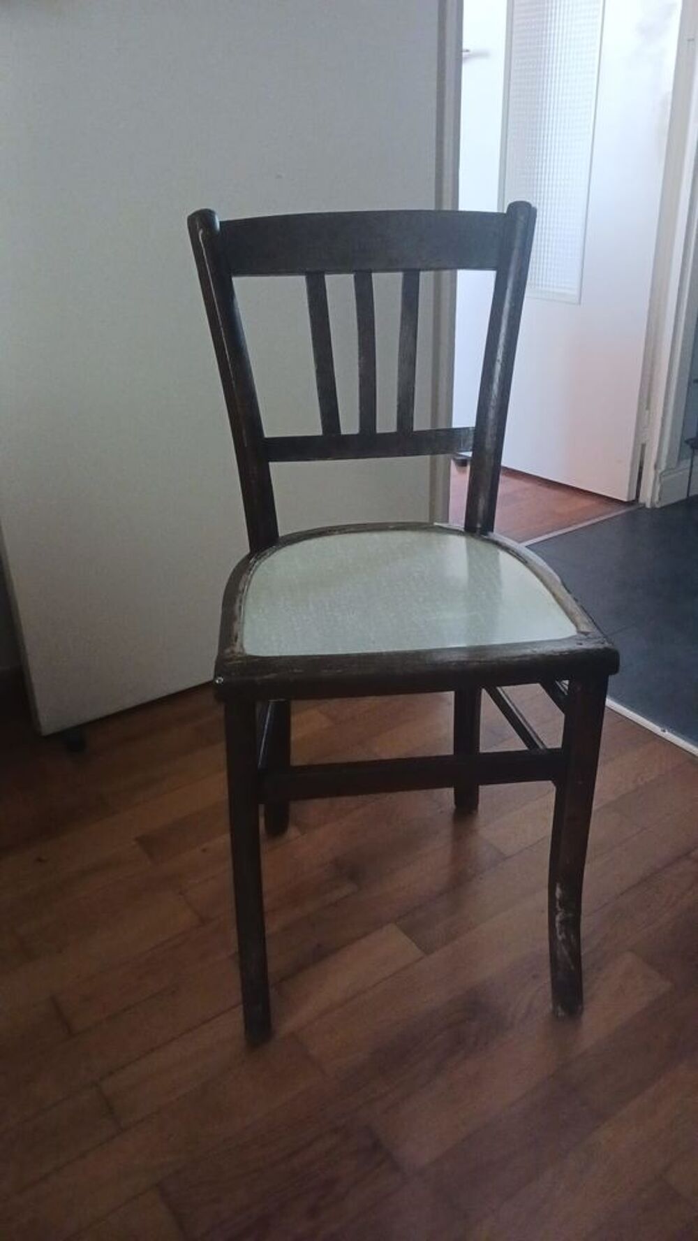 Lot de 3 chaises diff&eacute;rents styles Meubles
