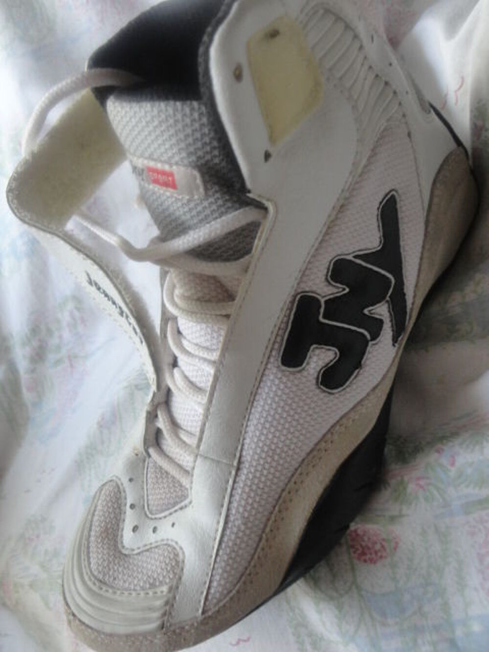 Plus de 80 Paires de Chaussures, Bottes,etc... Chaussures