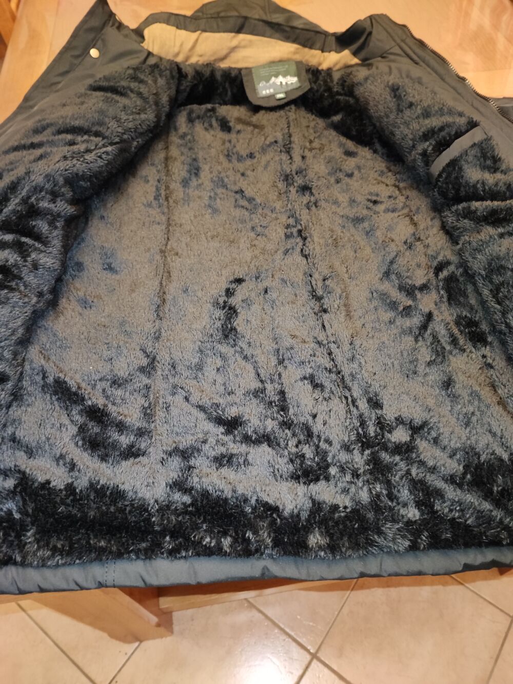 je ma veste xxl taille petit tout neuf jamais porter Vêtements