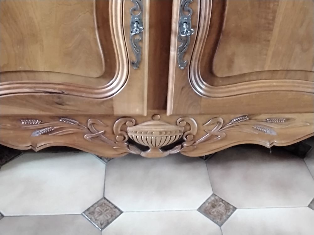 Magnifique buffet d'&eacute;b&eacute;niste en noyer massif Meubles