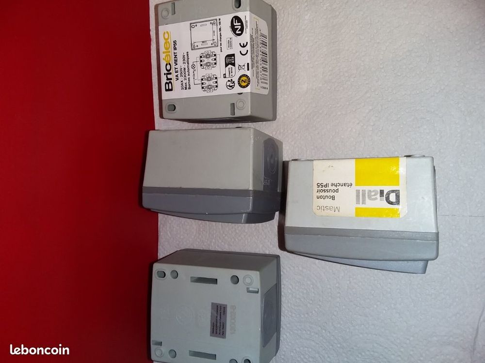 Lot n&deg;21 - interrupteurs + bouton poussoir
Bricolage