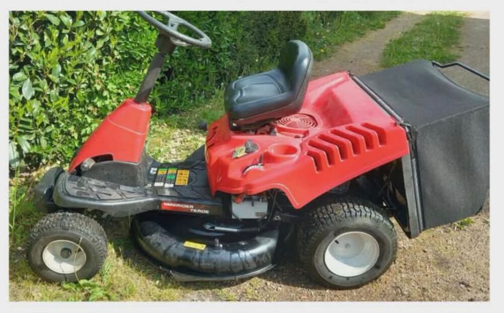 Tondeuse autoport&eacute;e rouge MTD Jardin
