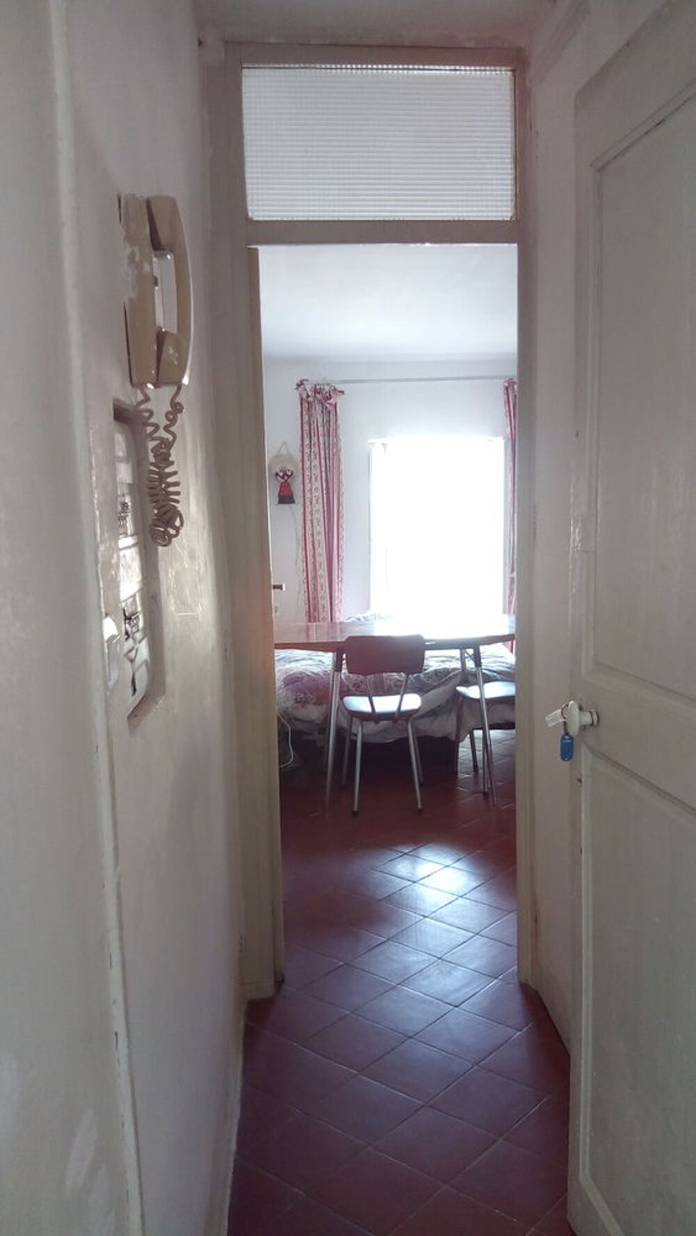 Location Appartement Studio meublé. Eau et taxes d'ordures ménagères incluses Béziers