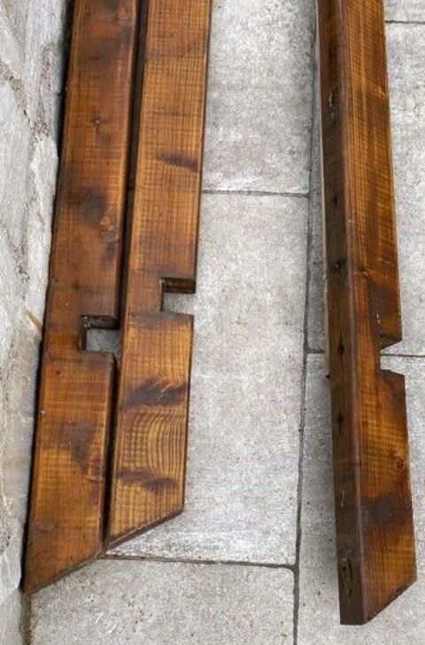 3 poutres en sapin trait�
30 Vourey (38)