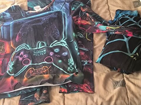 6€ deux ensembles pyjamas un peu usés dont 0 Accolay (89)