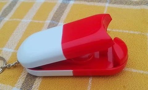 Porte-cls : Coupe Mdicament avec son Pilulier - Neuf 5 La Fert-Alais (91)