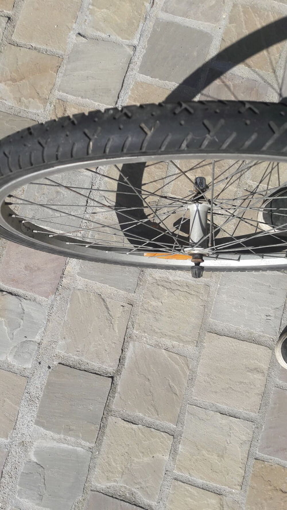 Roue avant 26 pouces attache rapide. Vélos