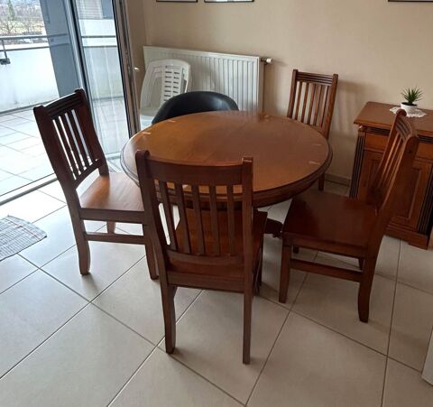 Table ronde en bois avec rallonge, accompagn�e de 5 chaises 520 Vif (38)