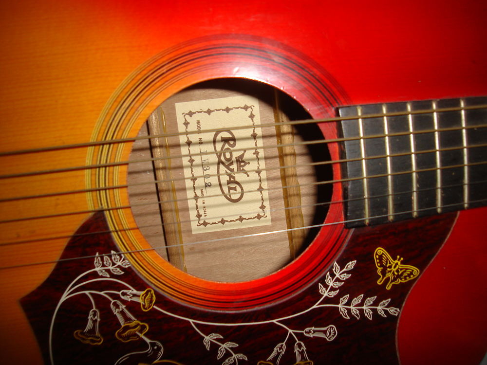 guitare de grande marque royale Instruments de musique